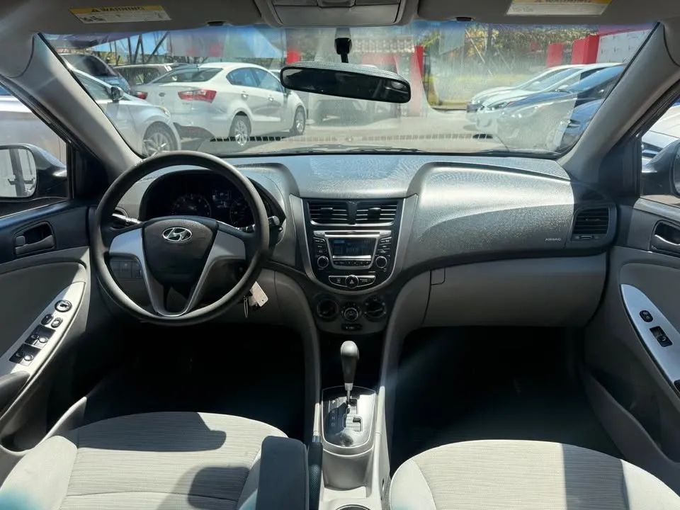Hyundai Accent - Image 7