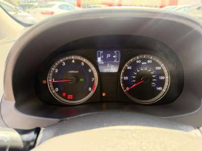 Hyundai Accent - Image 9