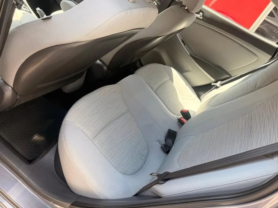 Hyundai Accent - Image 10