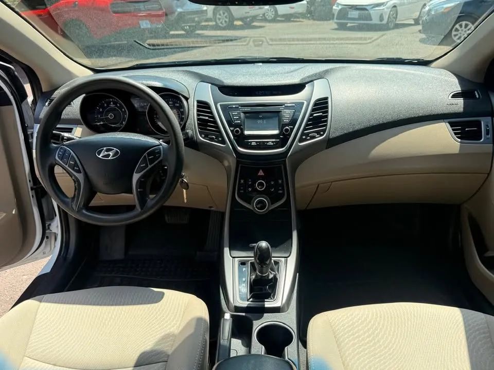 Hyundai Elantra - Image 9