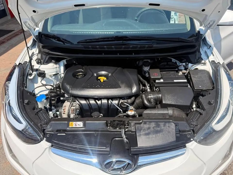 Hyundai Elantra - Image 12