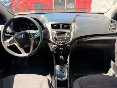 Hyundai Accent - Image 9