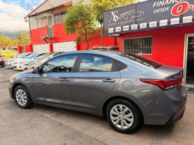 Hyundai Accent - Image 2