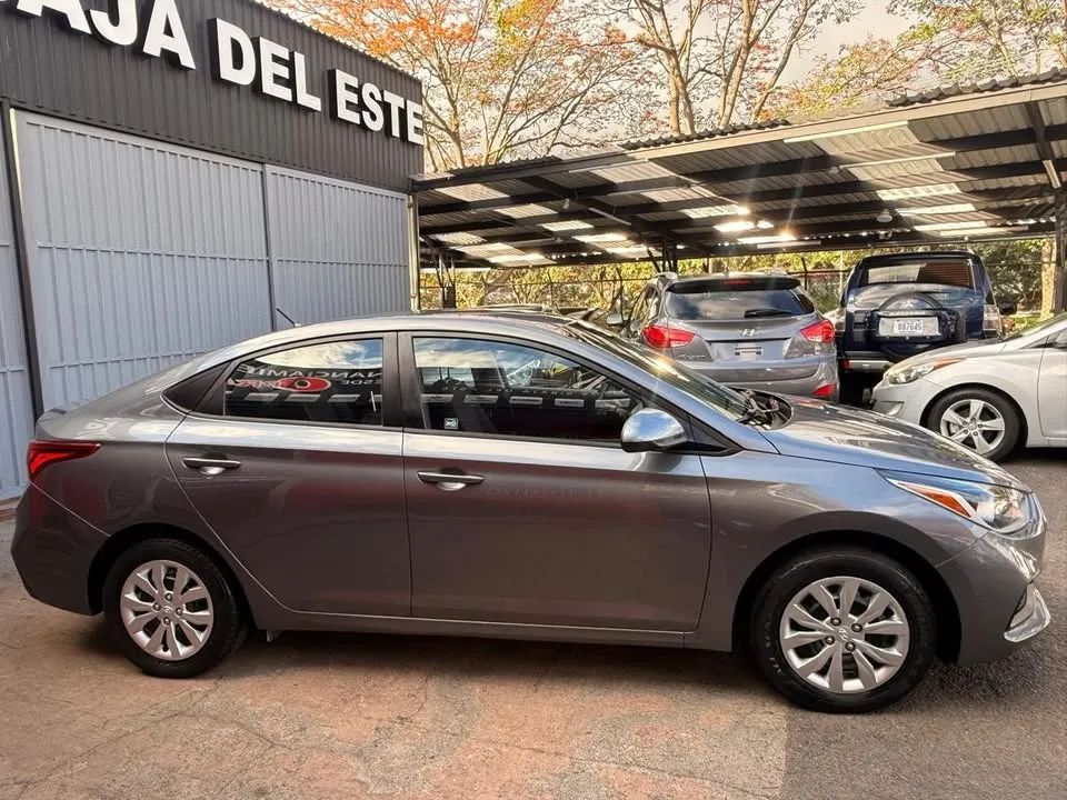 Hyundai Accent - Image 3