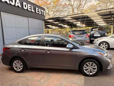 Hyundai Accent - Image 3