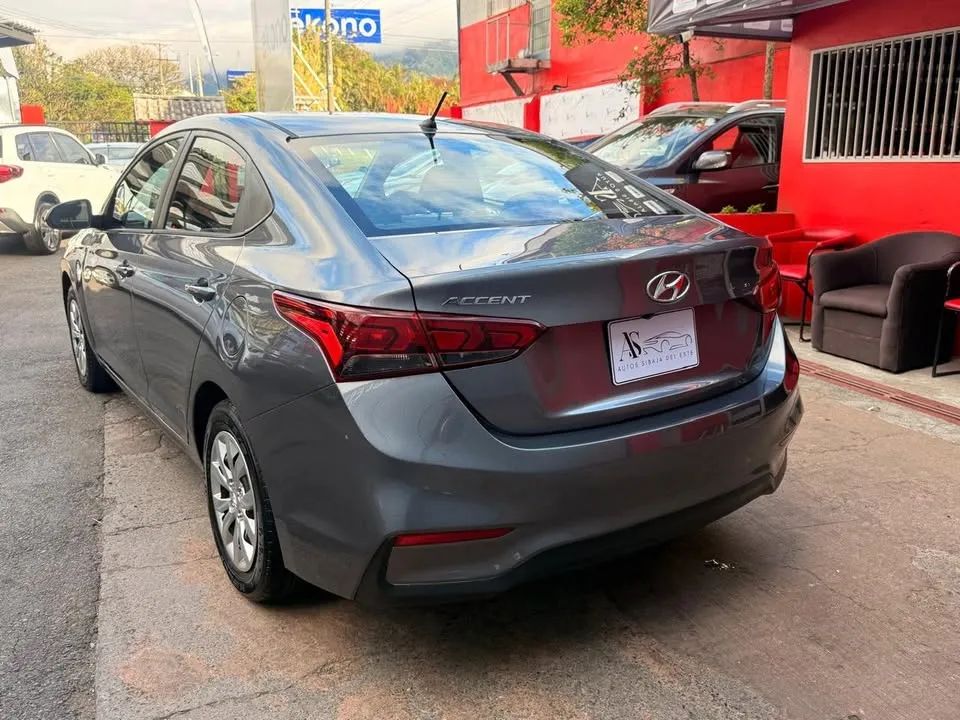 Hyundai Accent - Image 4
