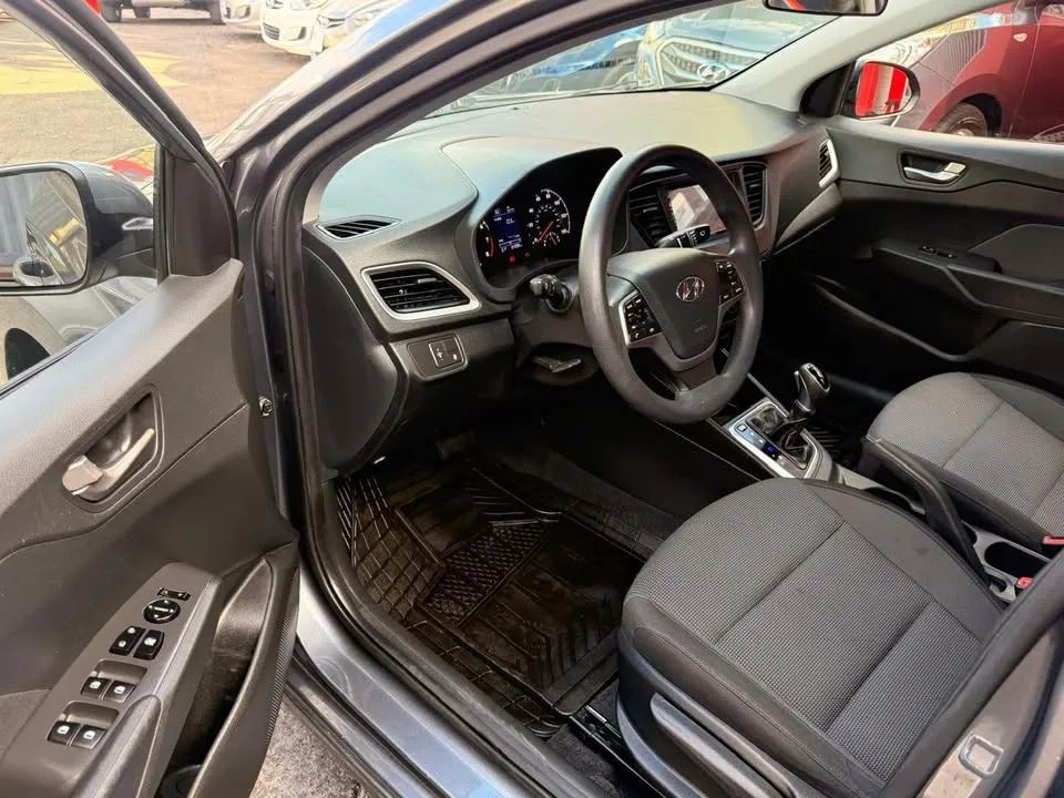 Hyundai Accent - Image 6