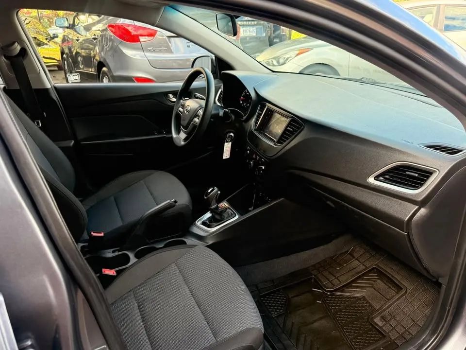 Hyundai Accent - Image 7