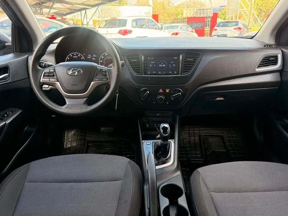 Hyundai Accent - Image 9