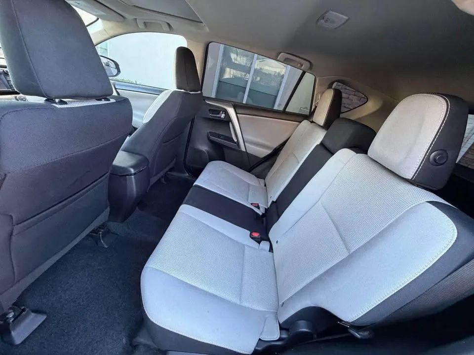 Toyota RAV4 - Image 6