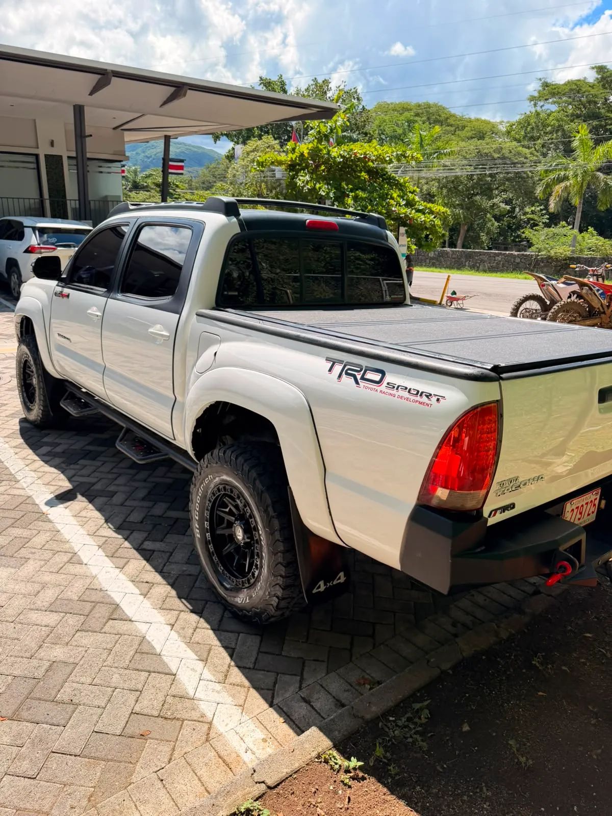 Toyota Tacoma - Image 2