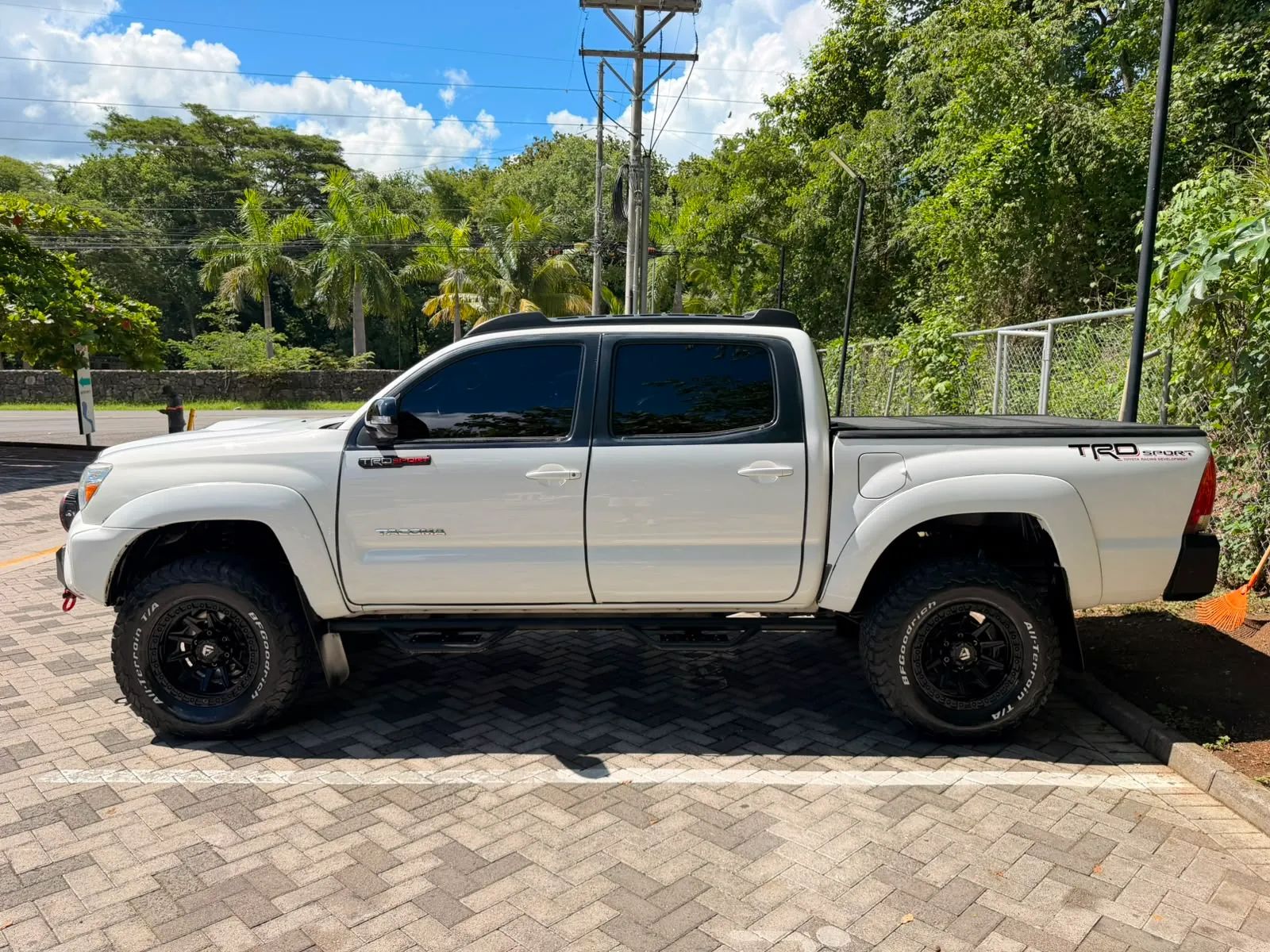 Toyota Tacoma - Image 5