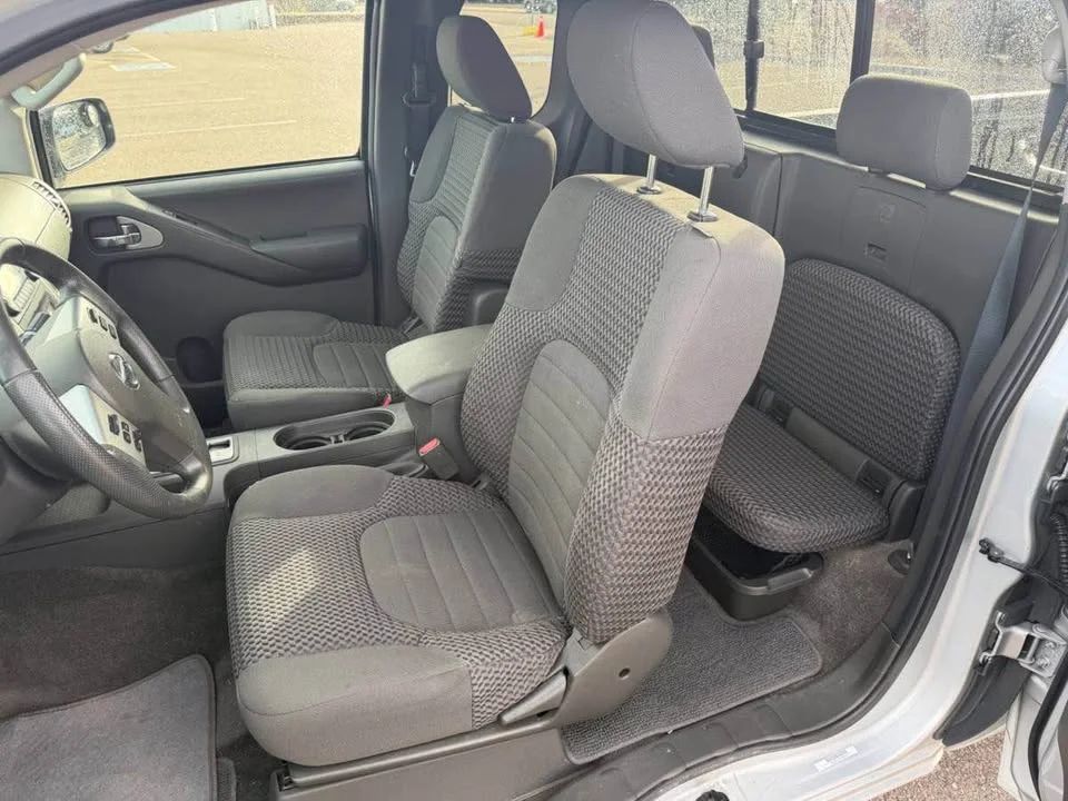 Nissan Frontier - Image 8