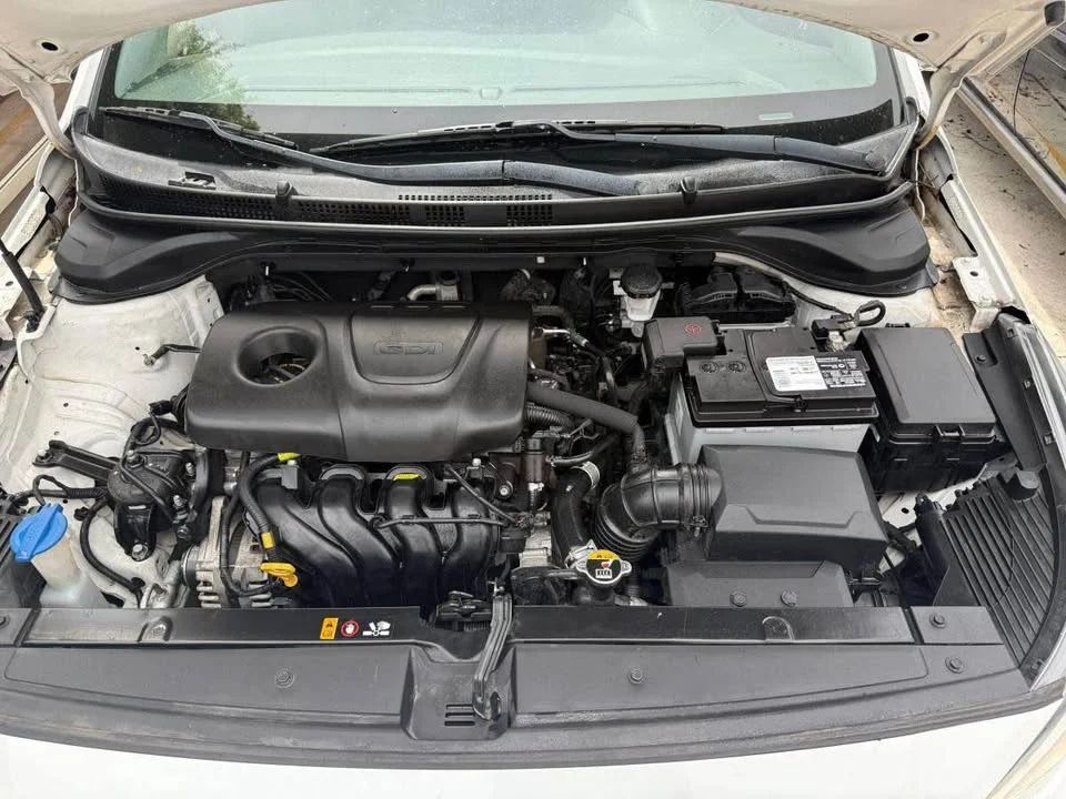 Hyundai Accent - Image 6