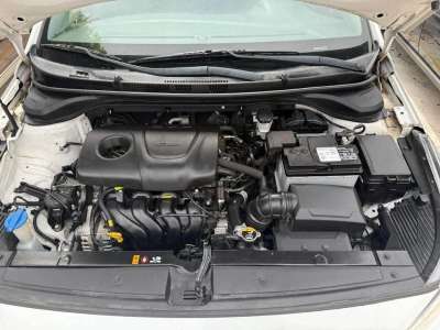 Hyundai Accent - Image 6