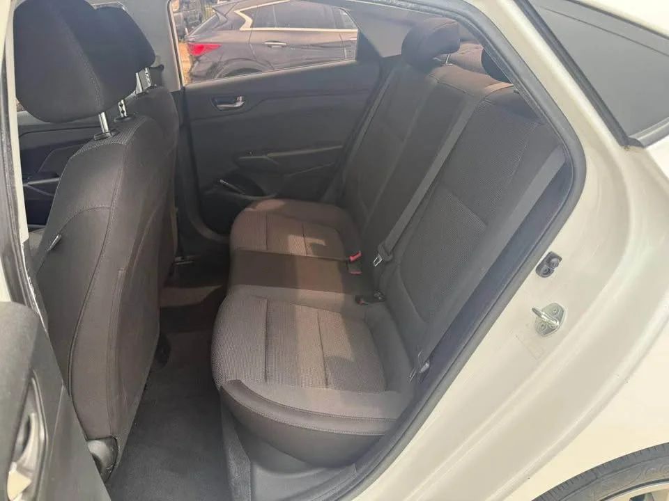 Hyundai Accent - Image 7