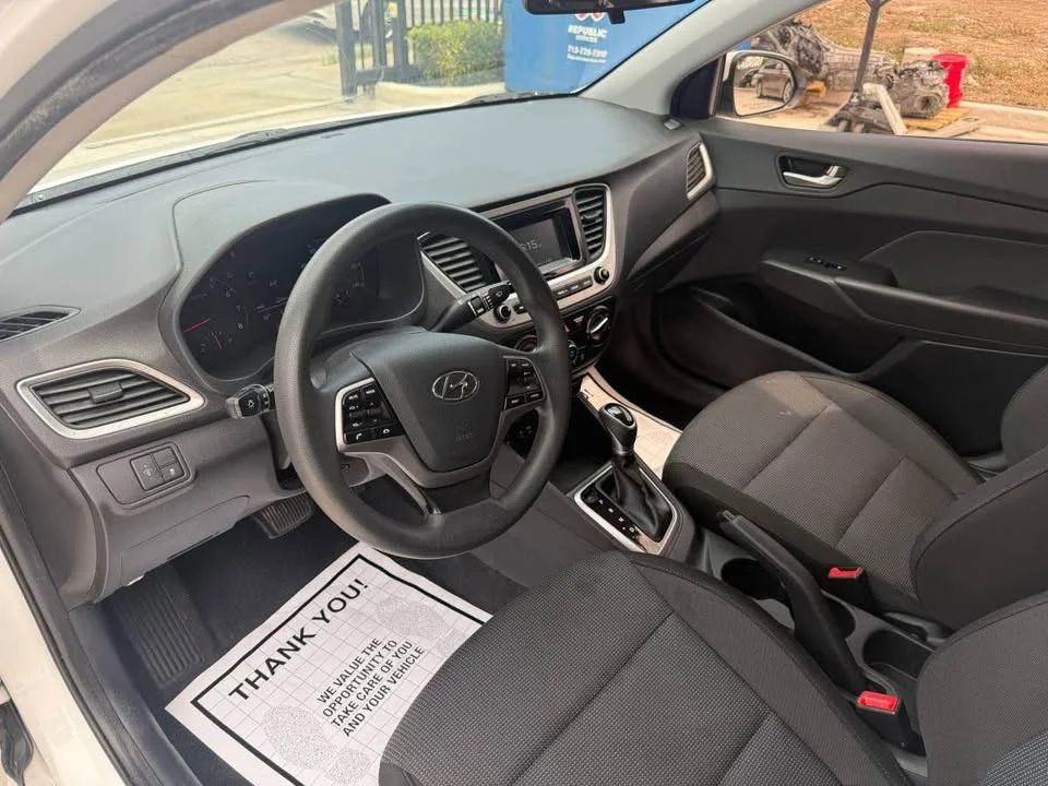 Hyundai Accent - Image 8
