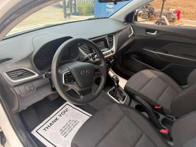 Hyundai Accent - Image 8