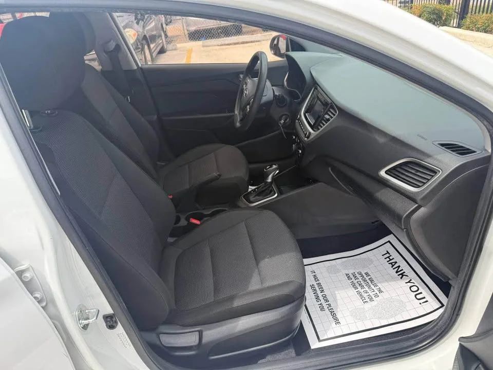 Hyundai Accent - Image 9