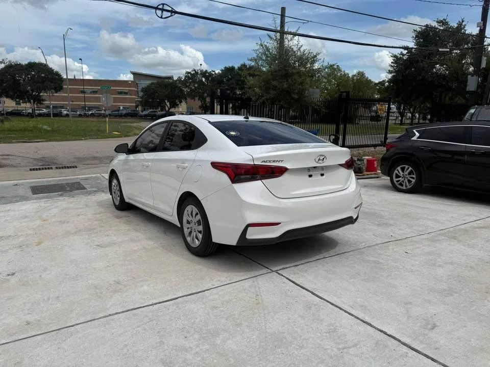 Hyundai Accent - Image 4