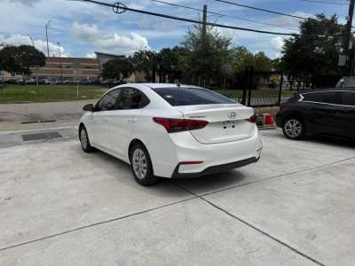 Hyundai Accent - Image 4