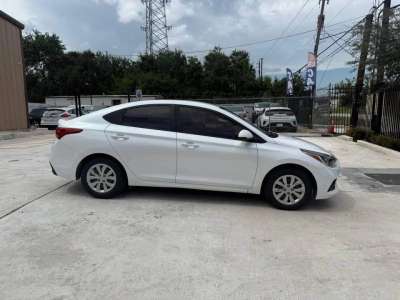 Hyundai Accent - Image 2