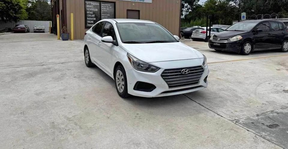 Hyundai Accent - Image 1
