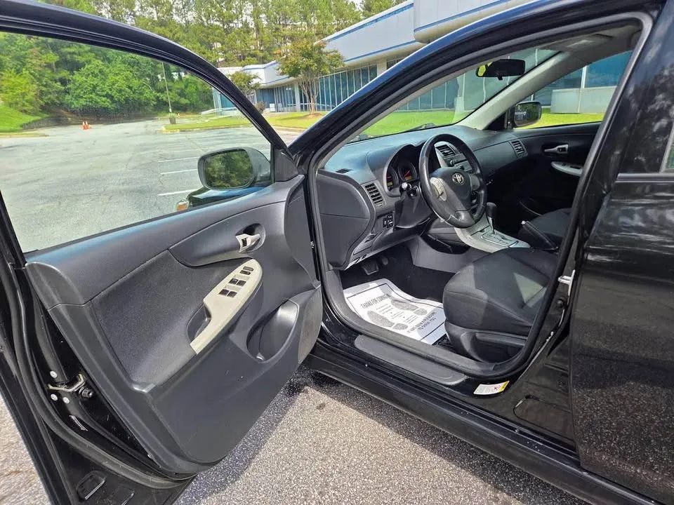 Toyota Corolla - Image 9