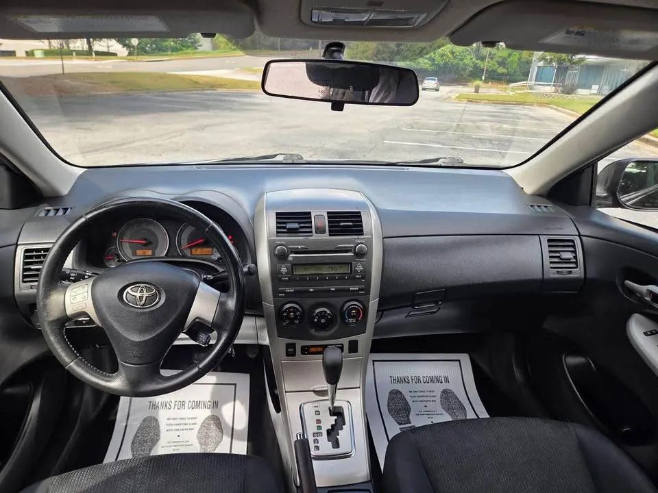 Toyota Corolla - Image 10