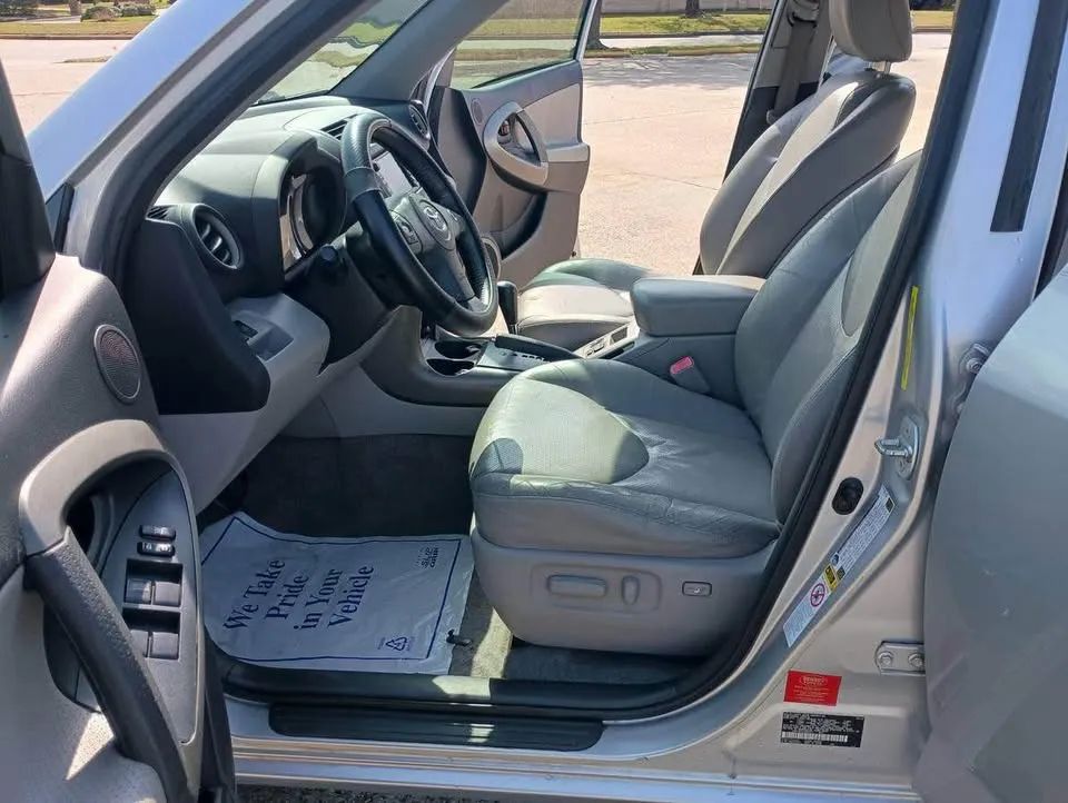 Toyota RAV4 - Image 9