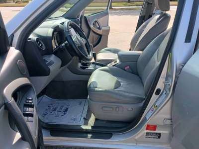 Toyota RAV4 - Image 9