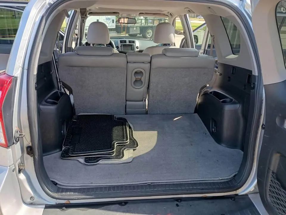 Toyota RAV4 - Image 10