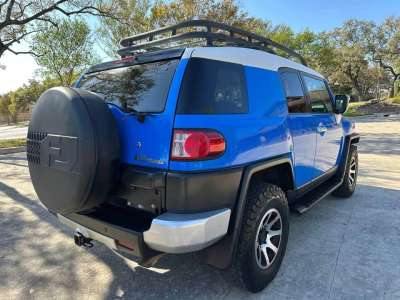 Toyota FJ Cruiser - Image 2