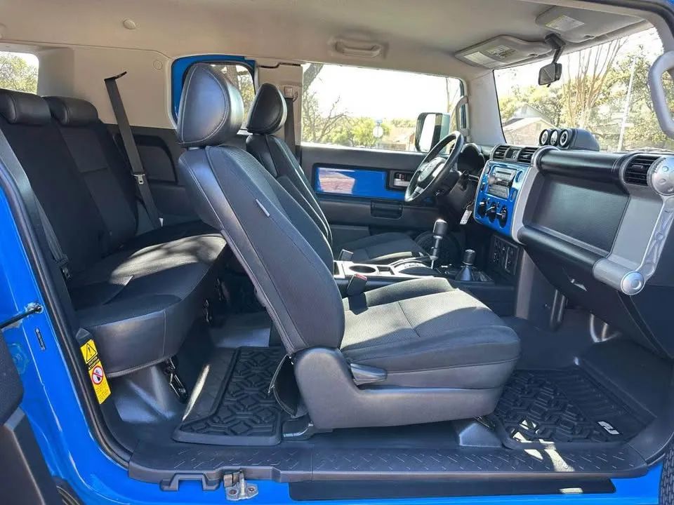 Toyota FJ Cruiser - Image 7