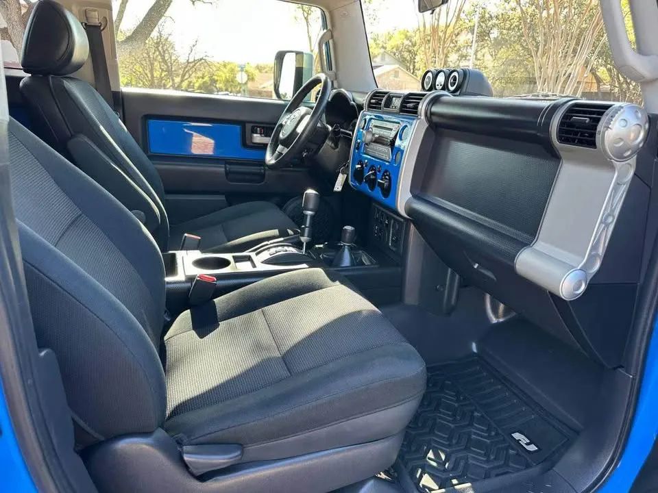 Toyota FJ Cruiser - Image 8