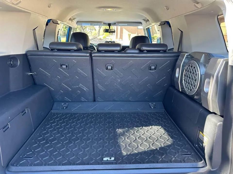 Toyota FJ Cruiser - Image 10