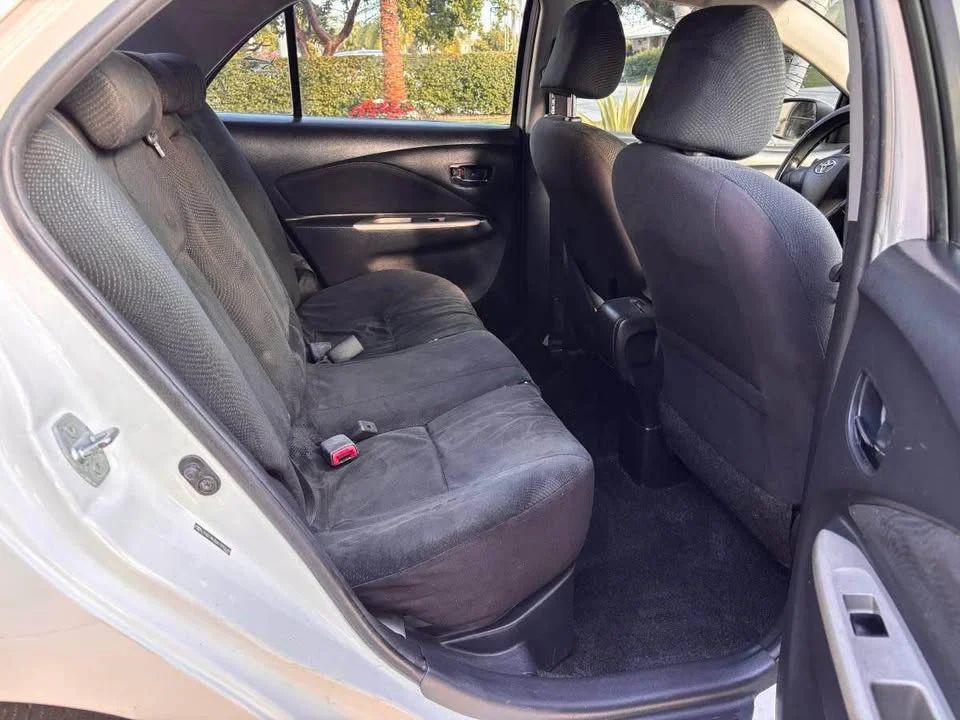 Toyota Yaris - Image 8