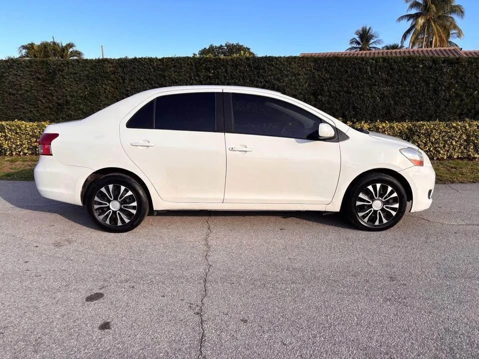 Toyota Yaris - Image 2