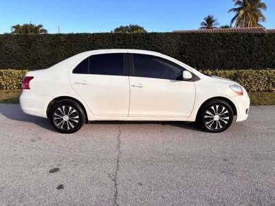 Toyota Yaris - Image 2