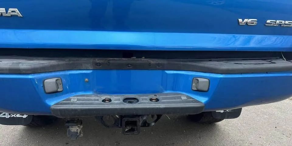 Toyota Tacoma - Image 10