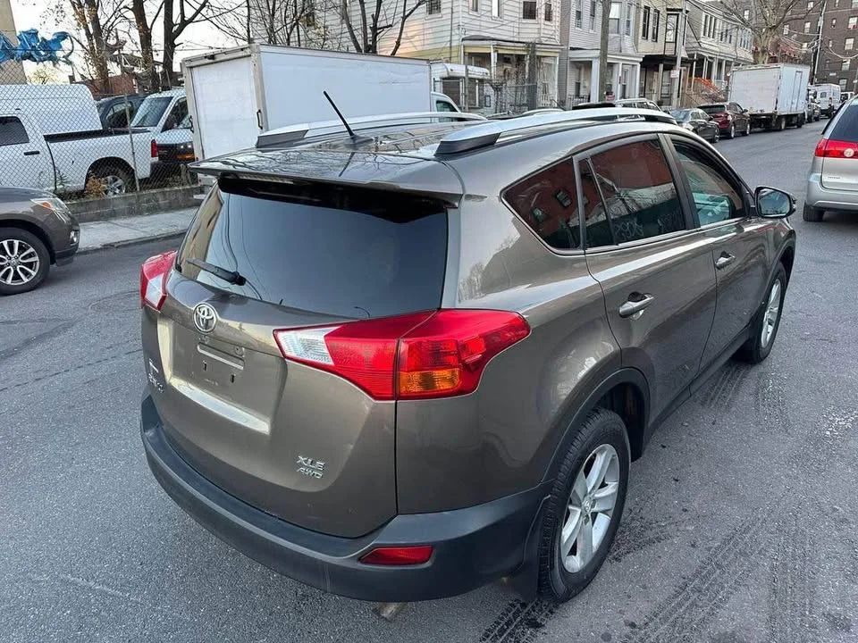 Toyota RAV4 - Image 2