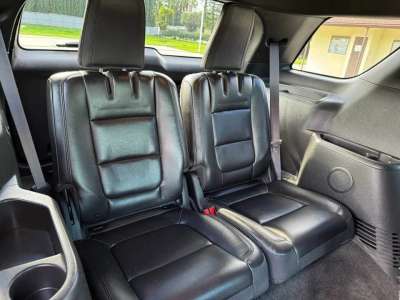 Ford Explorer - Image 8