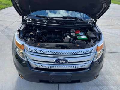 Ford Explorer - Image 10