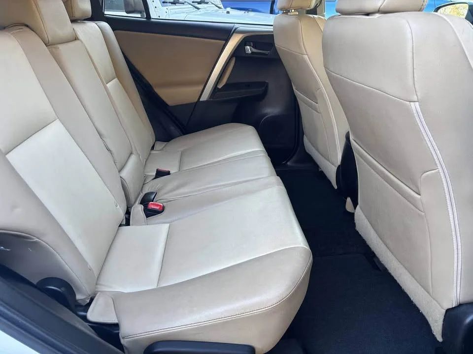 Toyota RAV4 - Image 7