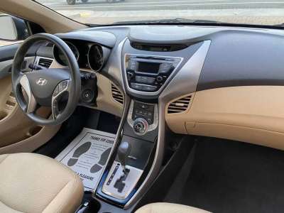 Hyundai Elantra - Image 7