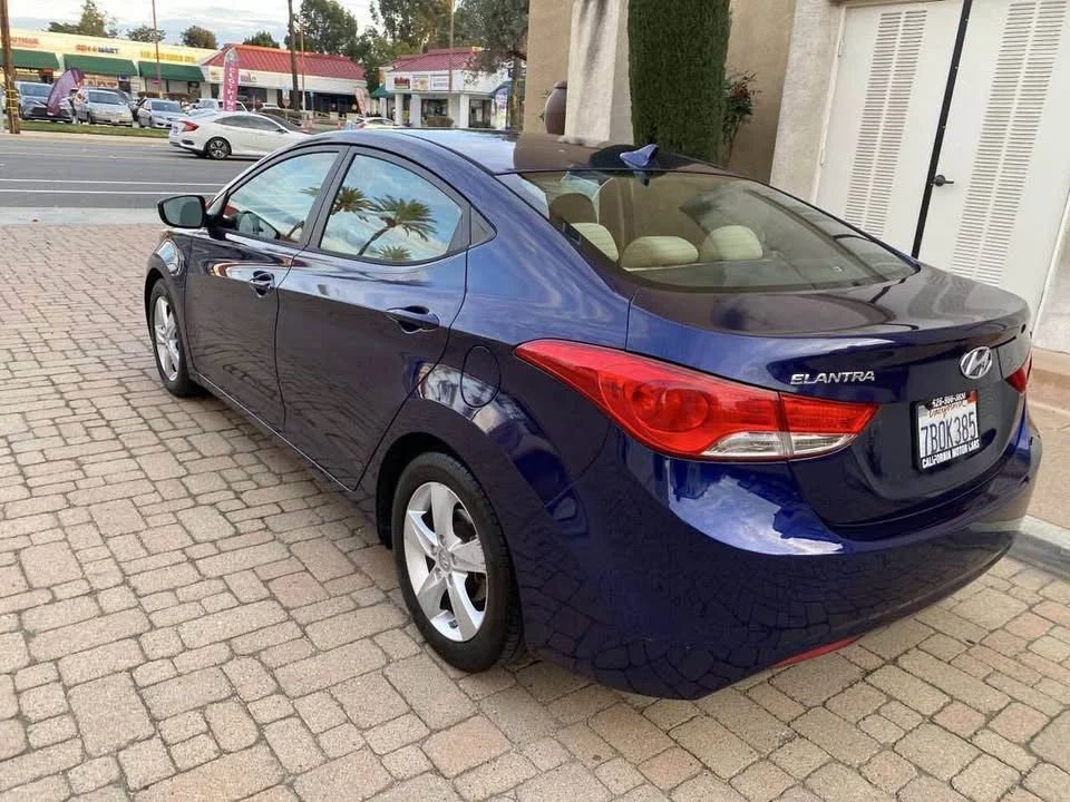 Hyundai Elantra - Image 9