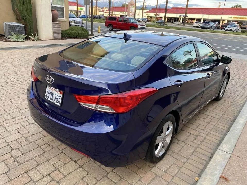 Hyundai Elantra - Image 10