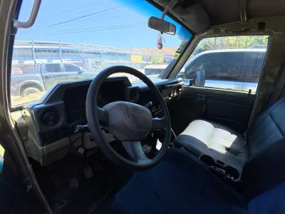 Toyota Land Cruiser - Image 9