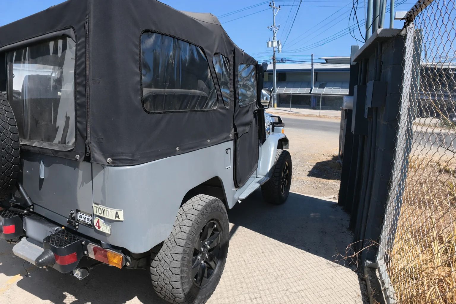 Toyota Land Cruiser FJ40 - Image 10