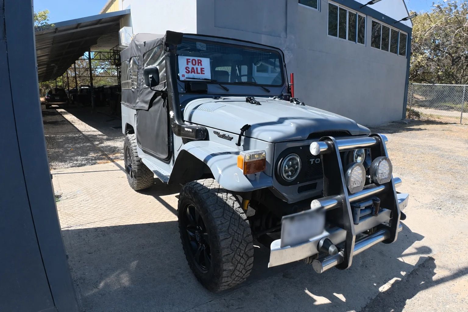 Toyota Land Cruiser FJ40 - Image 1